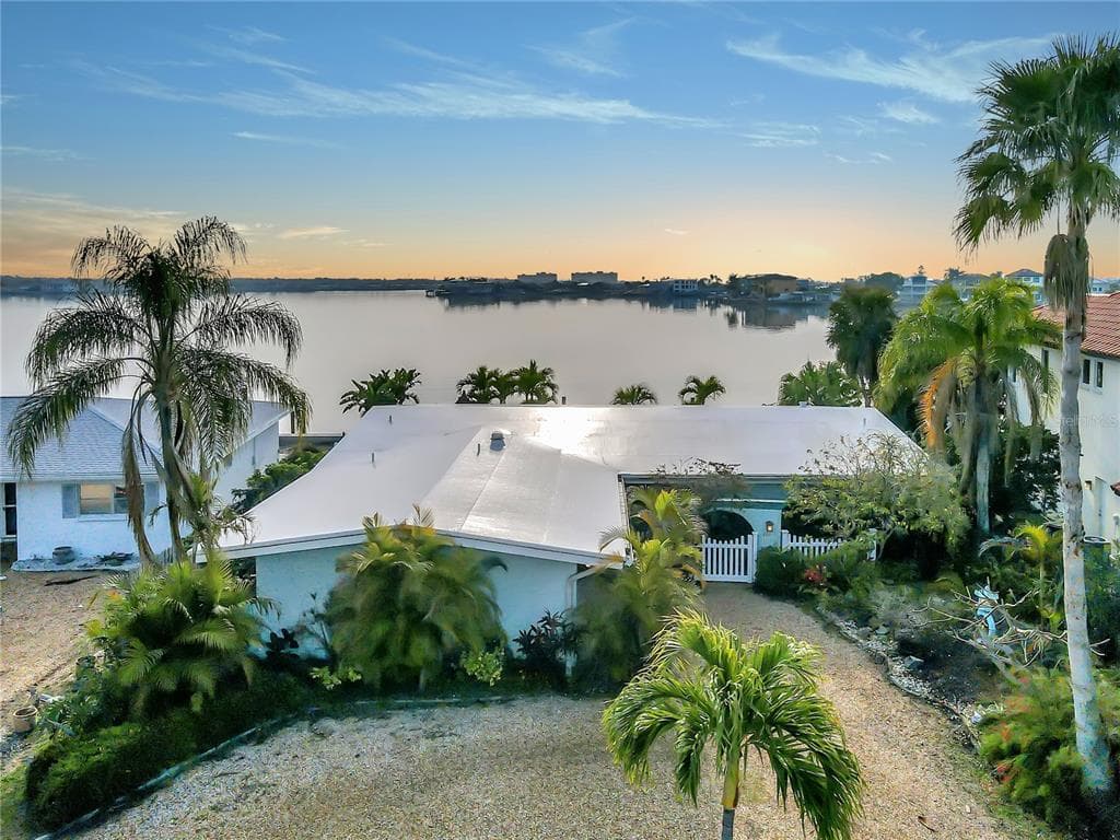 445 BATH CLUB BOULEVARD N