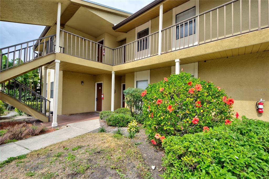 10167 SAILWINDS BOULEVARD N UNIT 105 LARGO, FL 33773