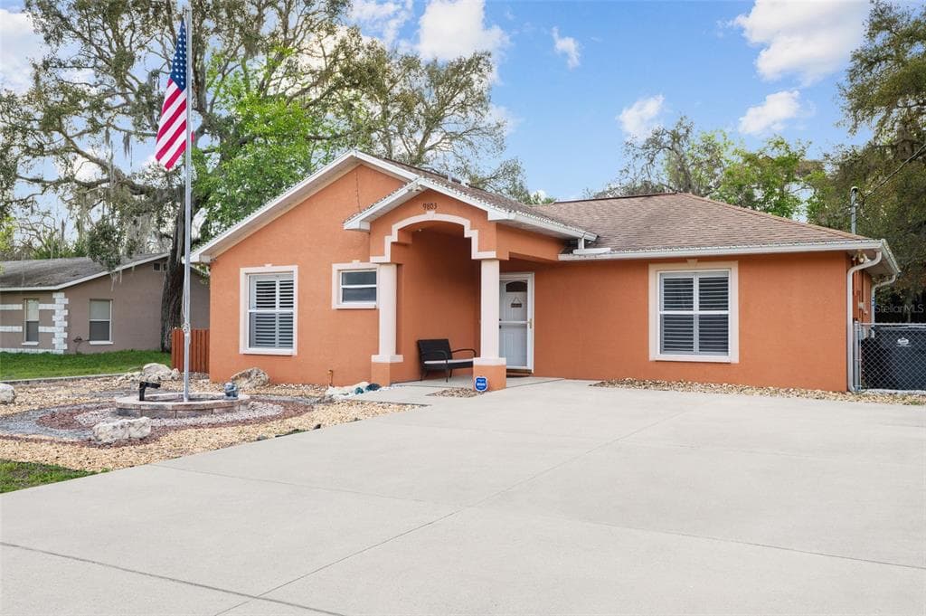 9803 LAKE DRIVE NEW PORT RICHEY, FL 34654