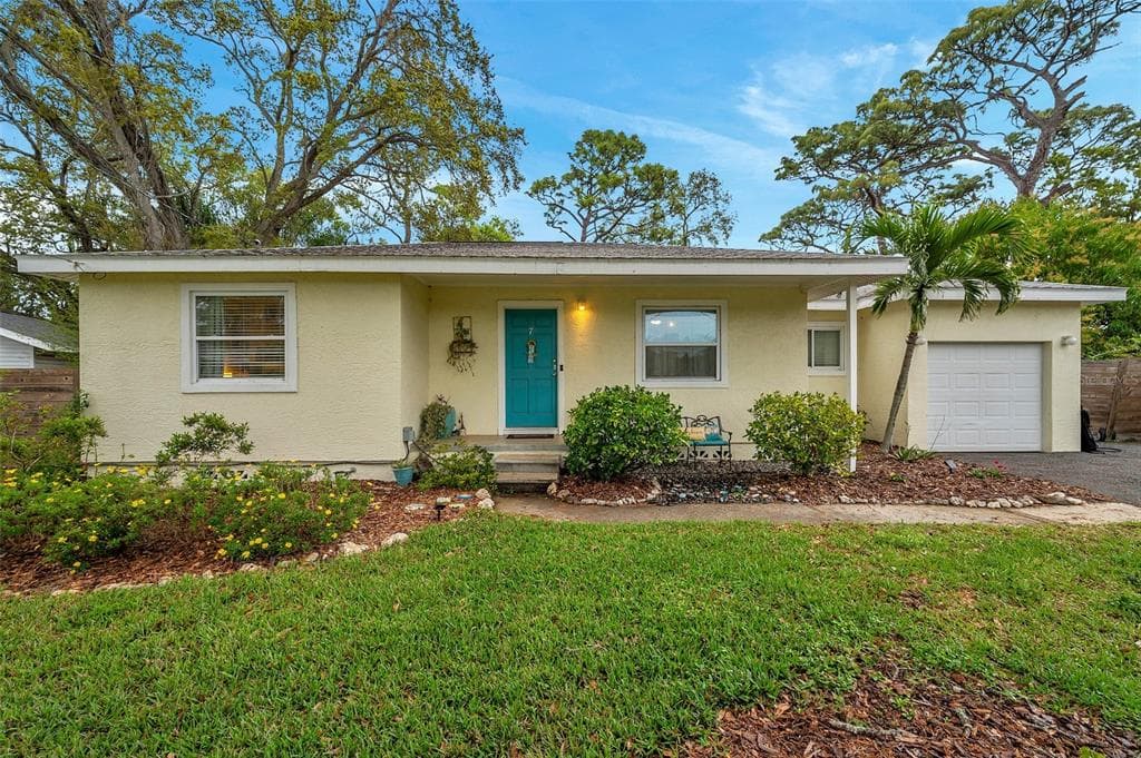 7 BELLE MEADE CIRCLE LARGO, FL 33770
