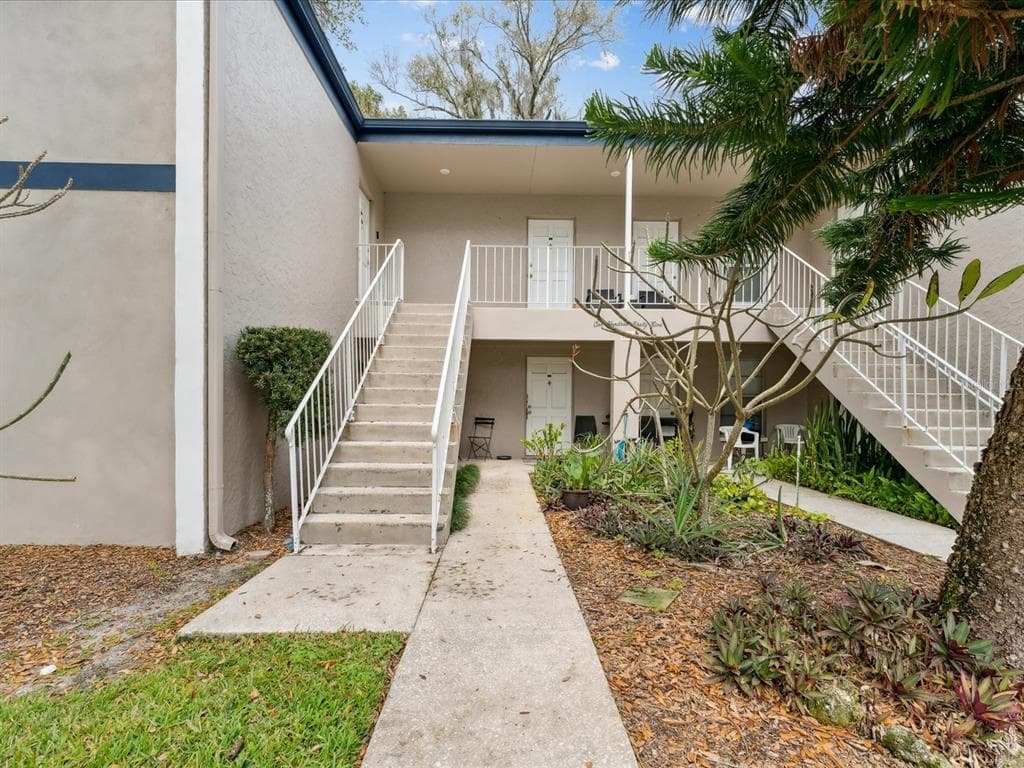 165 PICARDY VILLA CIRCLE UNIT 100 BRANDON, FL 33510