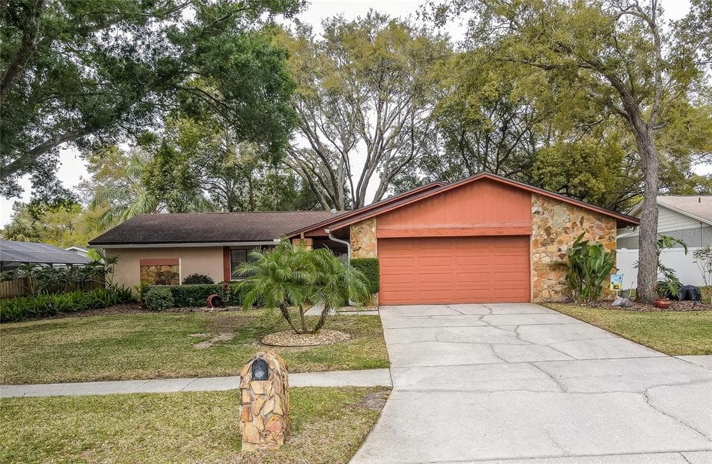 7812 CAPWOOD AVENUE TEMPLE TERRACE, FL 33637
