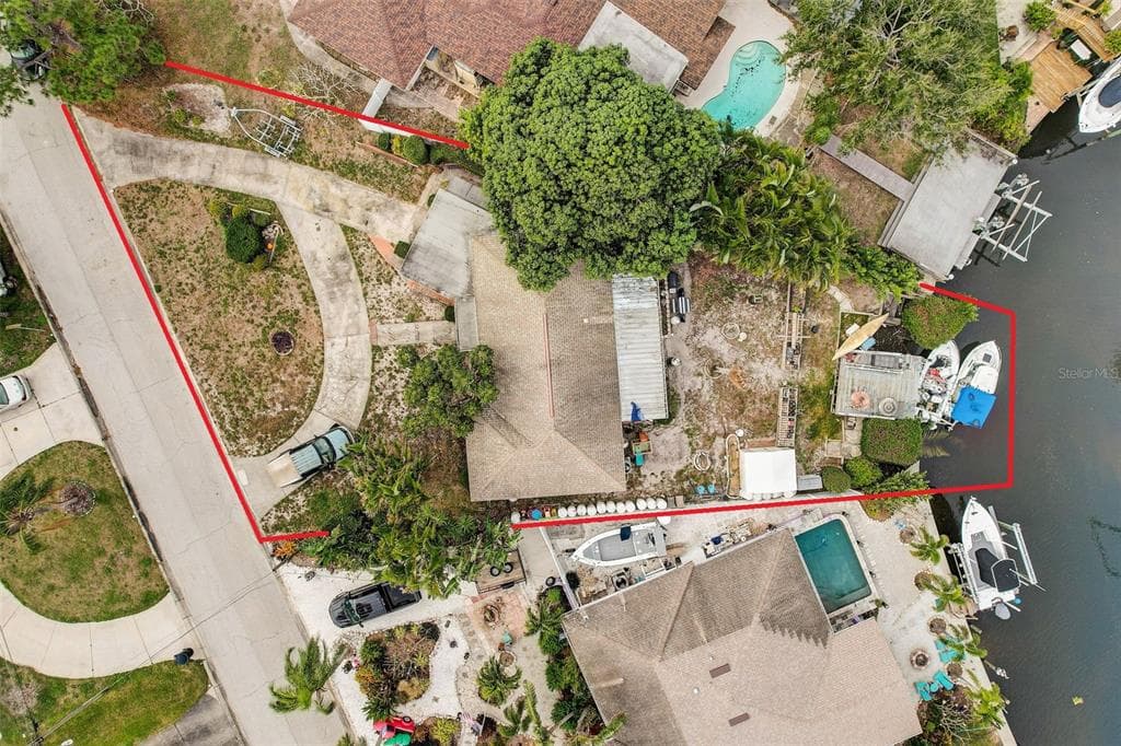 9499 TREASURE LANE NE ST PETERSBURG, FL 33702
