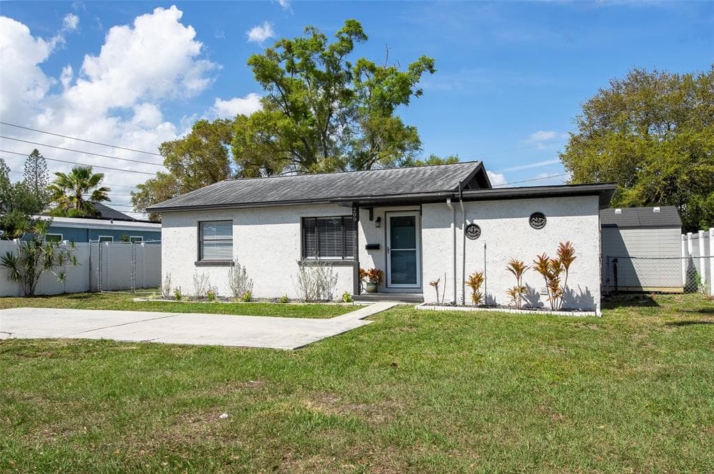 209 40TH AVENUE NE ST PETERSBURG, FL 33703