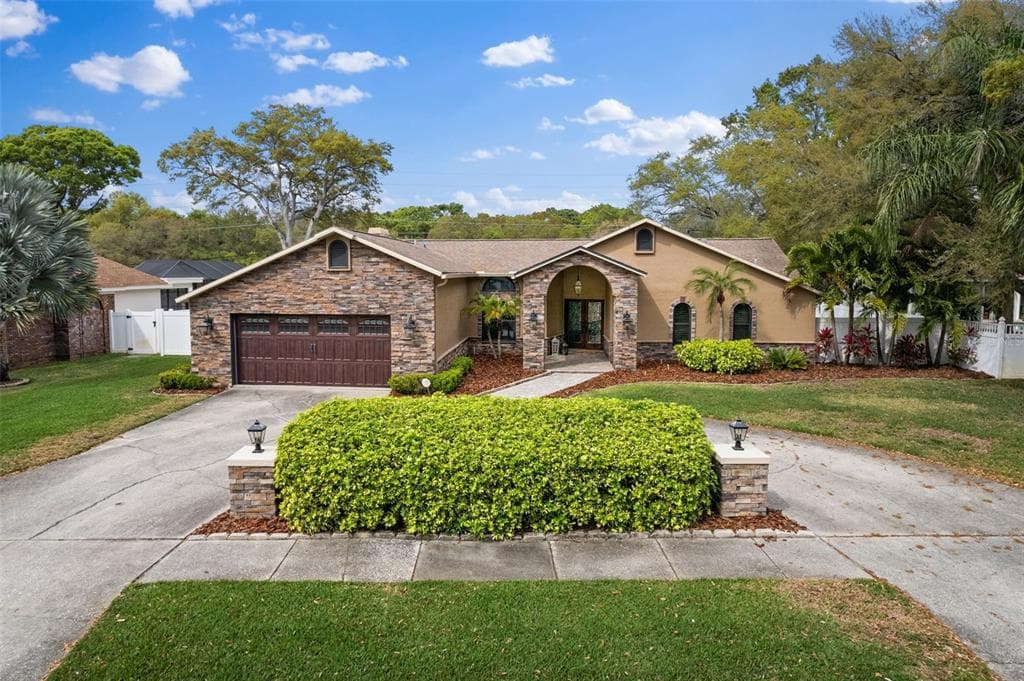 12289 OAKS LANE SEMINOLE, FL 33772