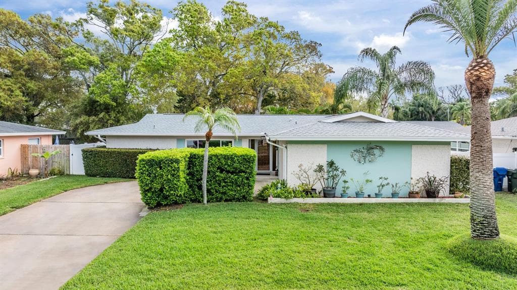 11473 IMPERIAL GROVE DRIVE W LARGO, FL 33774