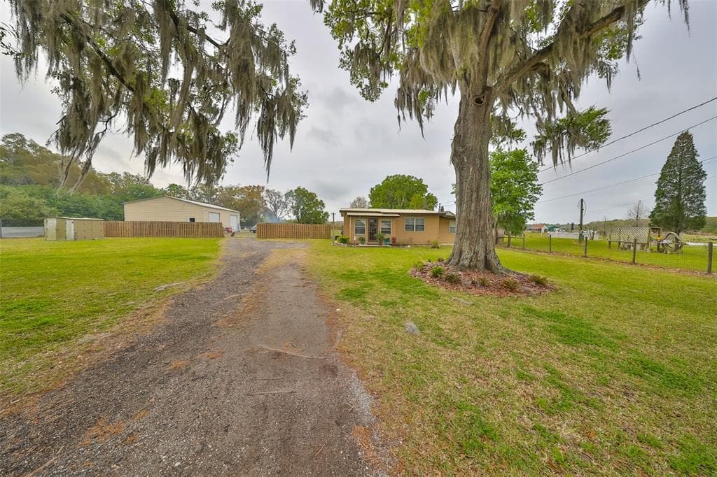 2237 MORICZVILLE LANE PLANT CITY, FL 33565