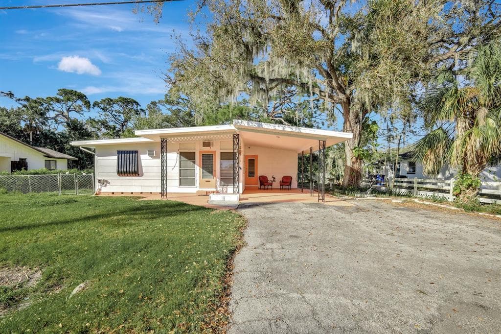 1802 MARILYN DRIVE NORTH FORT MYERS, FL 33917