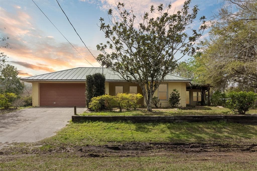 2620 OSCEOLA BLUFF LANE GENEVA, FL 32732
