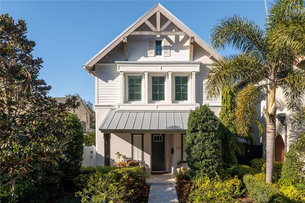 215 7TH AVENUE NE ST PETERSBURG, FL 33701