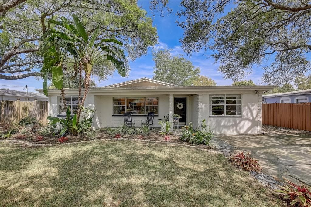 2909 W ROGERS AVENUE TAMPA, FL 33611