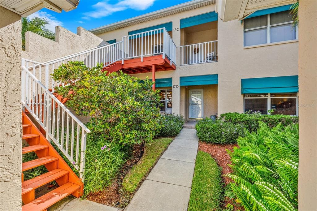 6465 99TH WAY N UNIT 17D ST PETERSBURG, FL 33708