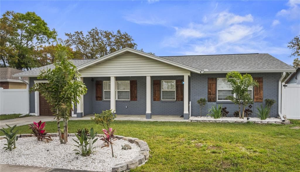 4811 BAY CREST DRIVE