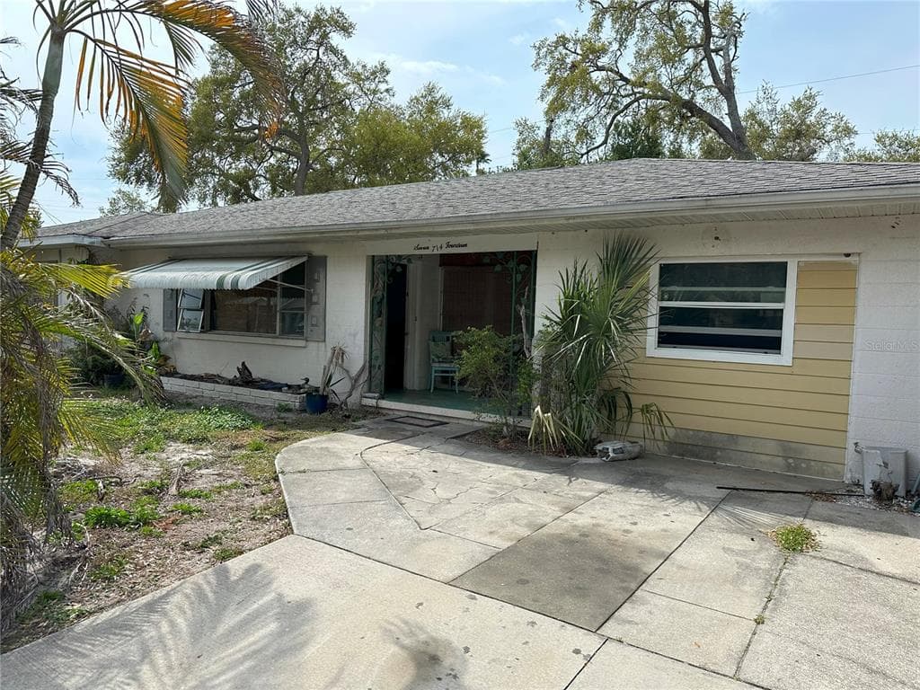714 33RD STREET W BRADENTON, FL 34205