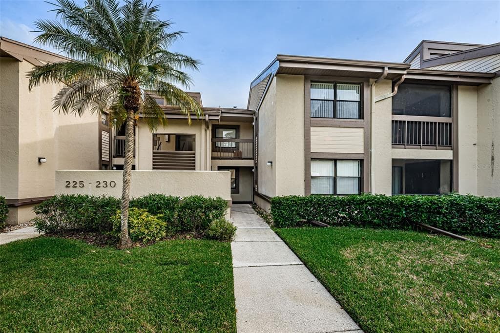 230 WOODLAKE WYNDE OLDSMAR, FL 34677