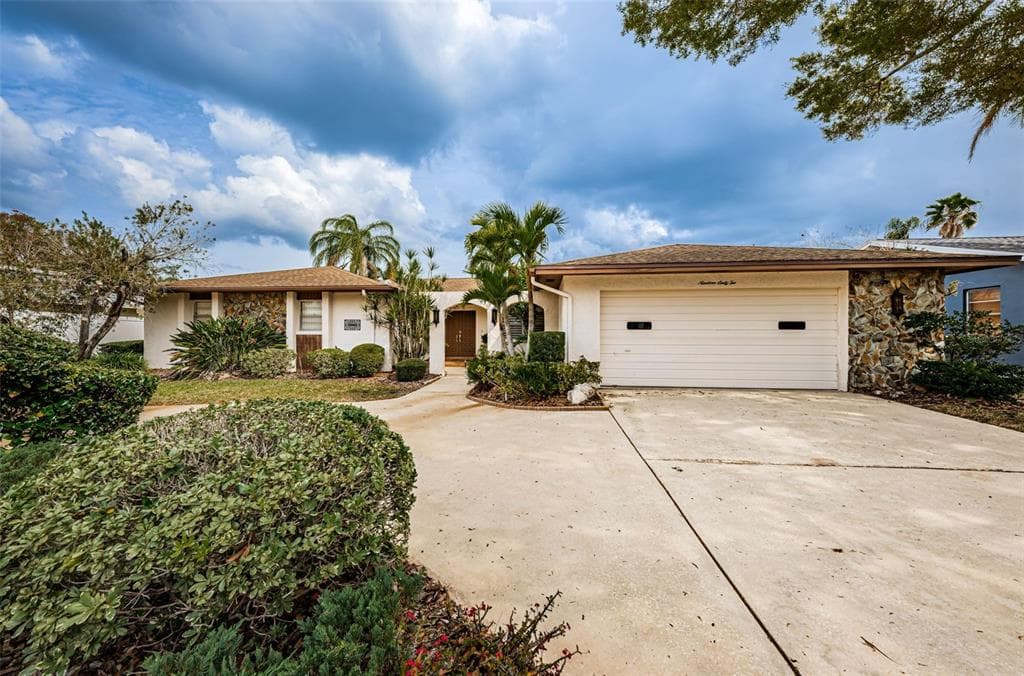1962 ARVIS CIRCLE W CLEARWATER, FL 33764