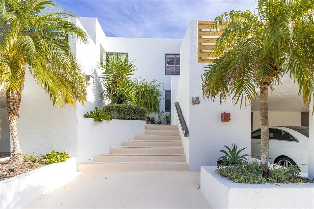 745 BAYPORT WAY UNIT 745 LONGBOAT KEY, FL 34228