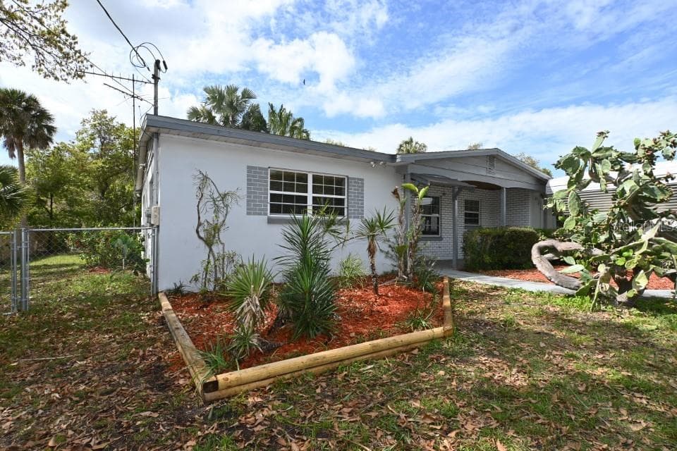 8827 W MILLPOINT ROAD RIVERVIEW, FL 33578