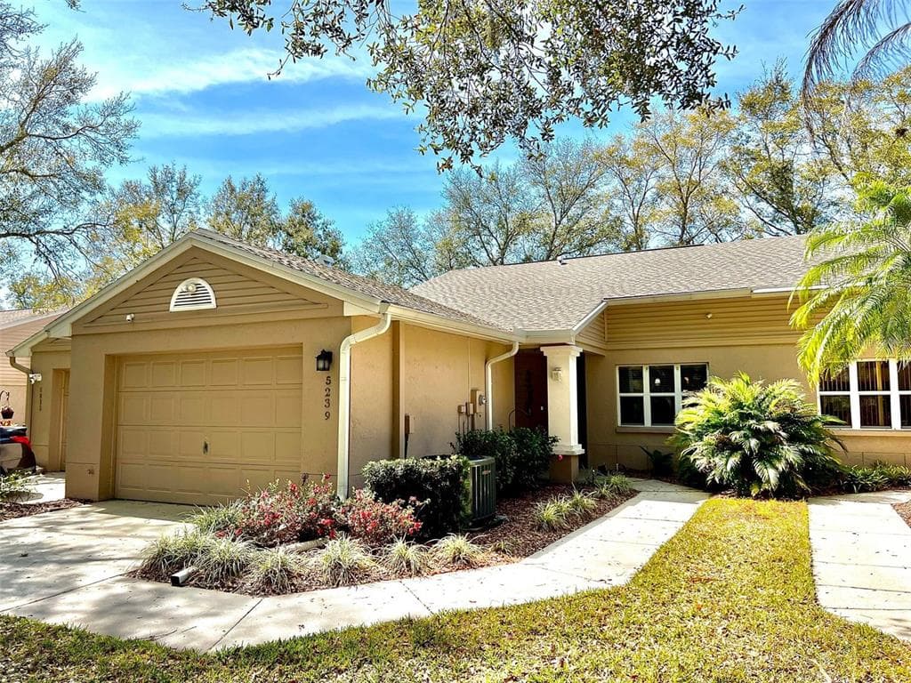 5239 LOCHMEAD TERRACE ZEPHYRHILLS, FL 33541