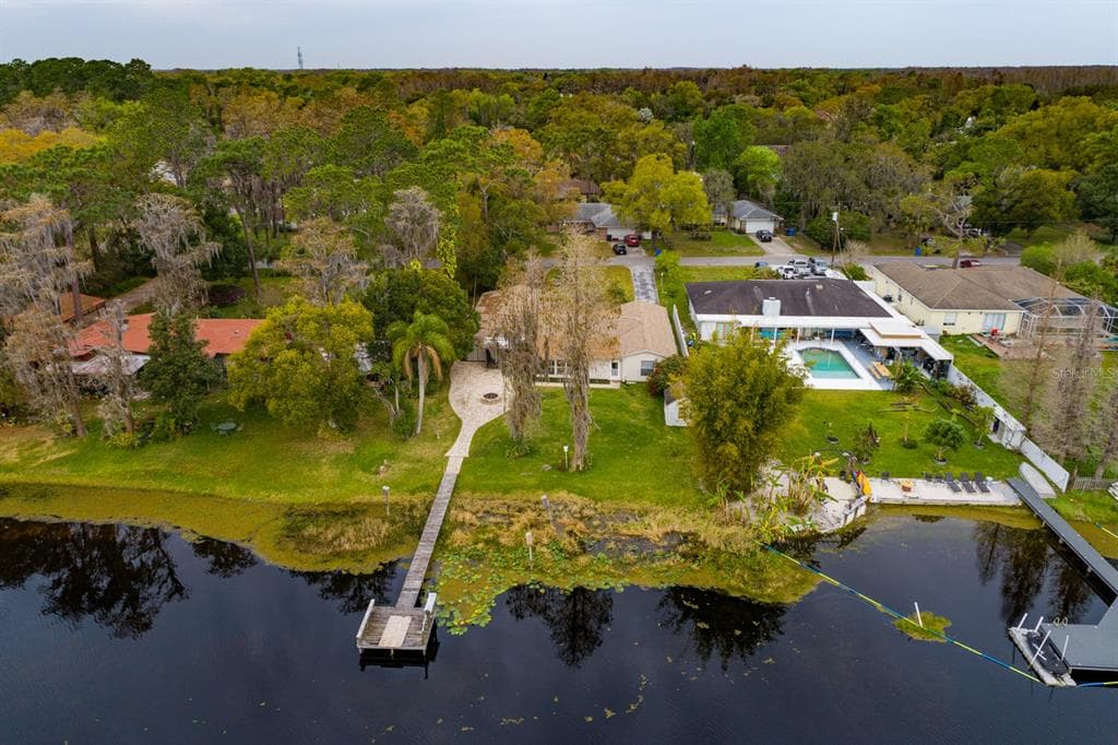 18607 LAKESHORE DRIVE LUTZ, FL 33549
