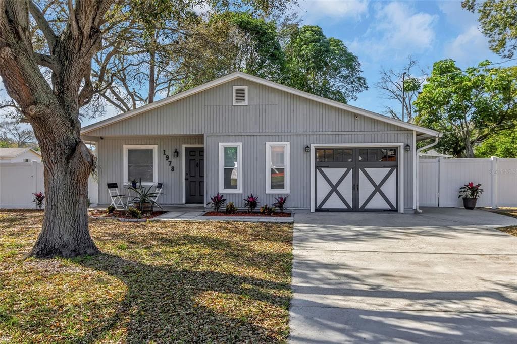 1978 DIX STREET LARGO, FL 33774