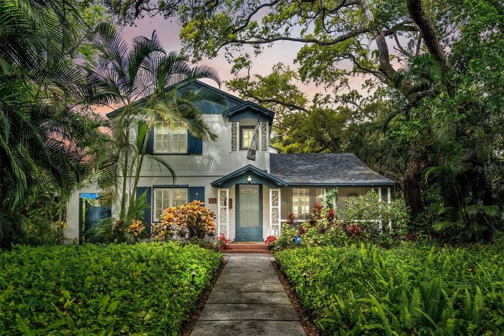 127 WILDWOOD LANE SE ST PETERSBURG, FL 33705