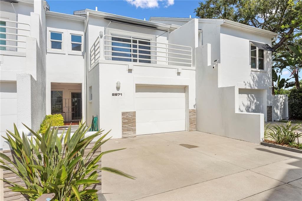 2971 W KNIGHTS AVENUE TAMPA, FL 33611