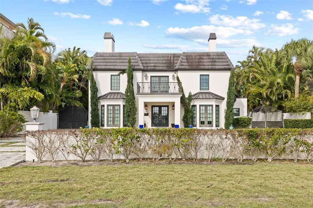140 BRIGHTWATERS BOULEVARD NE ST PETERSBURG, FL 33704