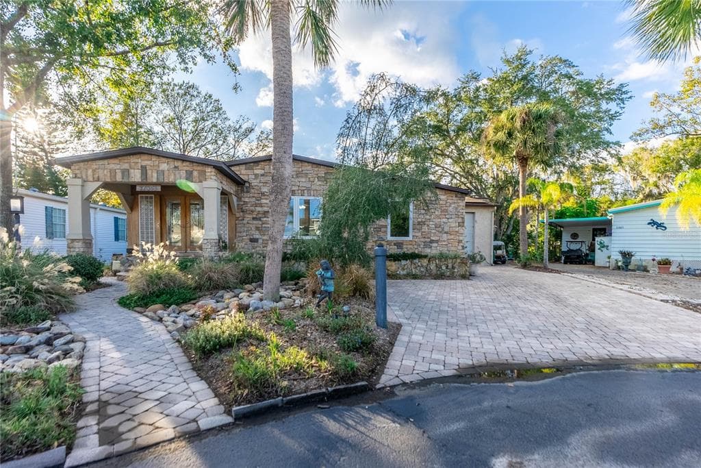 21063 LITTLE MAGENS LOOP LUTZ, FL 33558