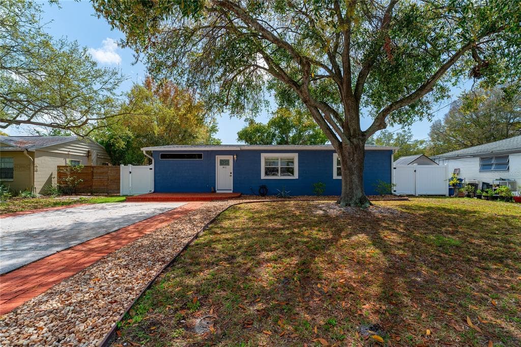 4622 W BAY VILLA AVENUE TAMPA, FL 33611