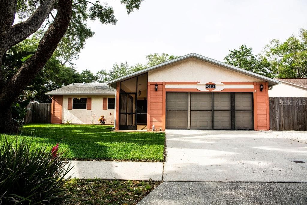 2492 GULFBREEZE CIRCLE PALM HARBOR, FL 34683