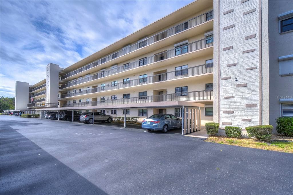 8198 TERRACE GARDEN DRIVE N UNIT 109 ST PETERSBURG, FL 33709