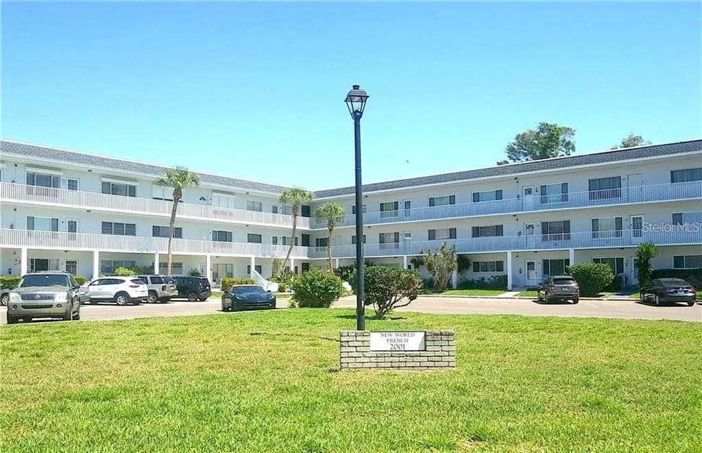 2001 WORLD PARKWAY BOULEVARD UNIT 49 CLEARWATER, FL 33763