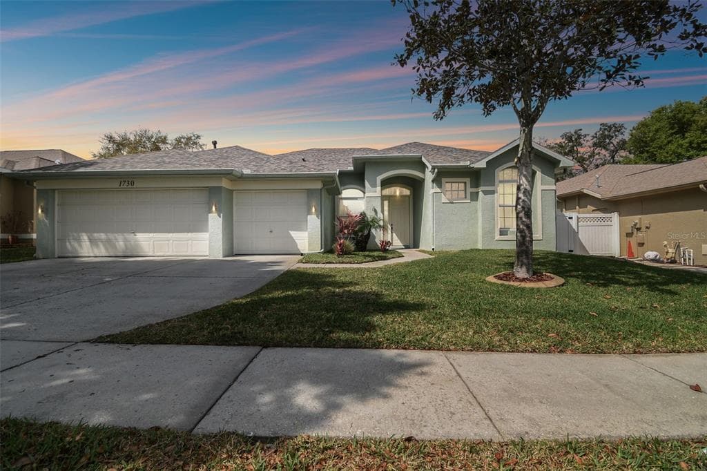 1730 OAK PARK COURT TARPON SPRINGS, FL 34689