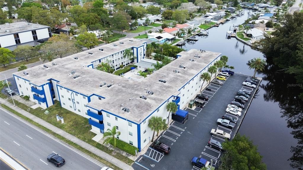 350 79TH AVENUE N UNIT 320 ST PETERSBURG, FL 33702