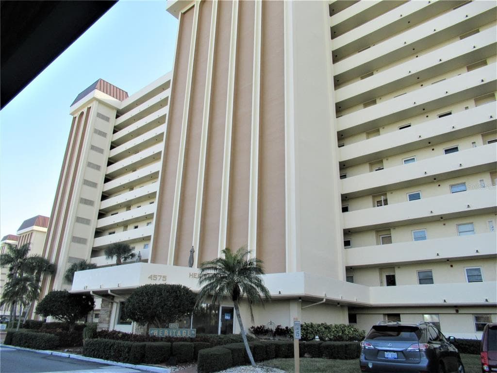 4575 COVE CIRCLE UNIT 1004 ST PETERSBURG, FL 33708