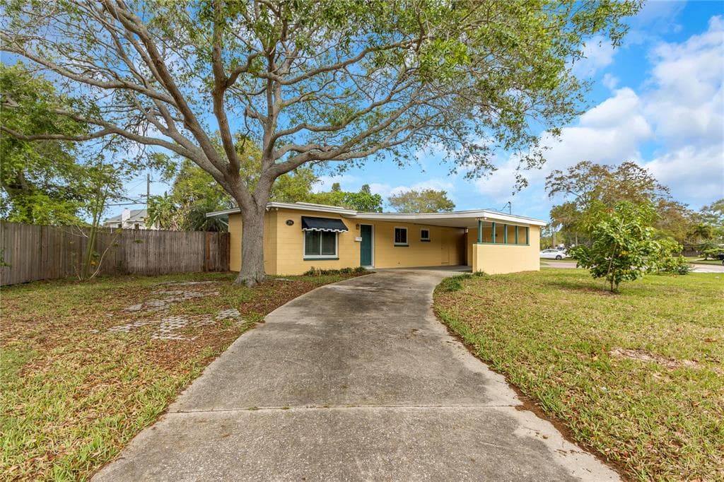 3746 OVERLOOK DRIVE NE ST PETERSBURG, FL 33703