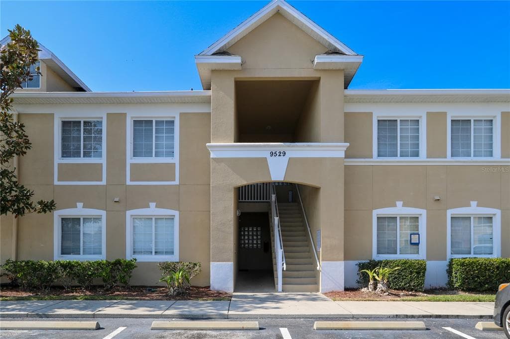9529 NEWDALE WAY UNIT 201 RIVERVIEW, FL 33578