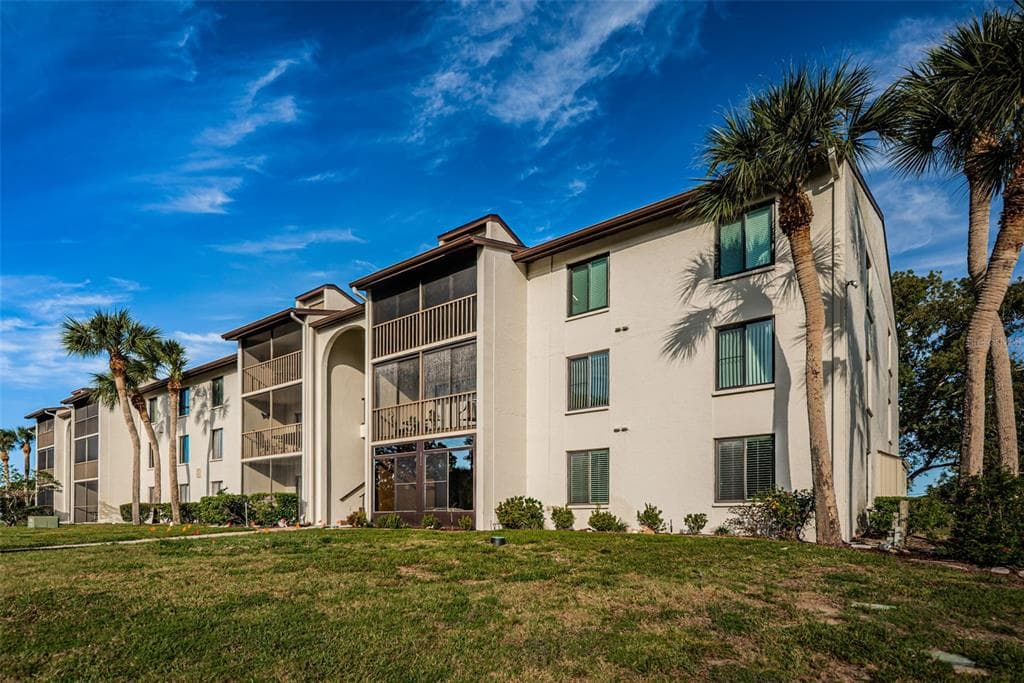1871 PINE RIDGE WAY W UNIT H1 PALM HARBOR, FL 34684