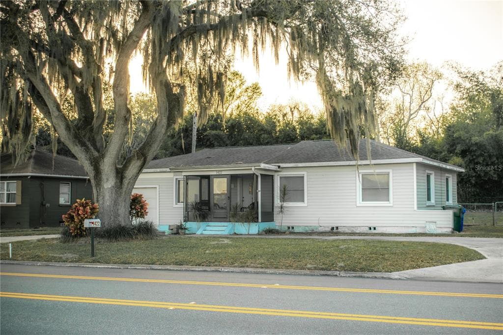 1422 W LAKE PARKER DRIVE LAKELAND, FL 33805