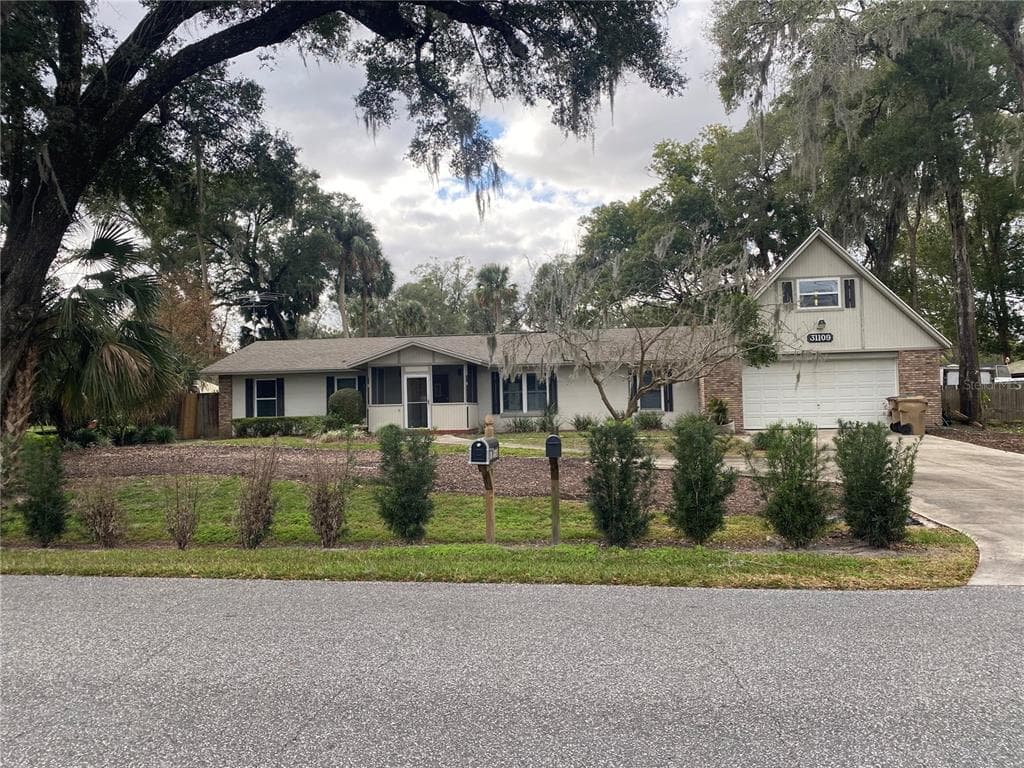 31109 DEAL DRIVE MOUNT PLYMOUTH, FL 32776