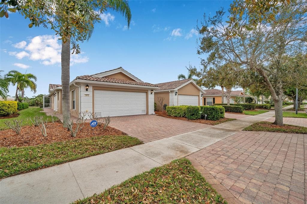 5975 BENEVENTO DRIVE SARASOTA, FL 34238