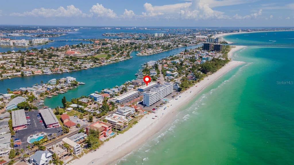 8465 W GULF BOULEVARD UNIT 33 TREASURE ISLAND, FL 33706