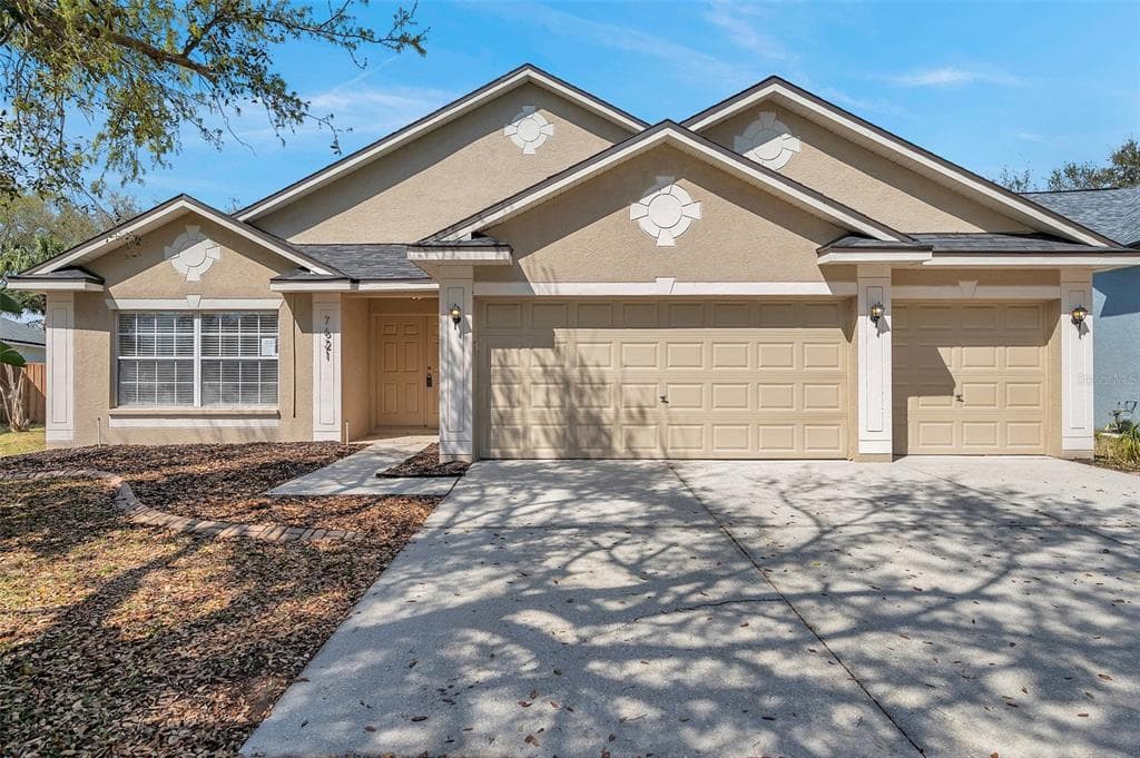 7621 NOTTINGHILL SKY DRIVE APOLLO BEACH, FL 33572