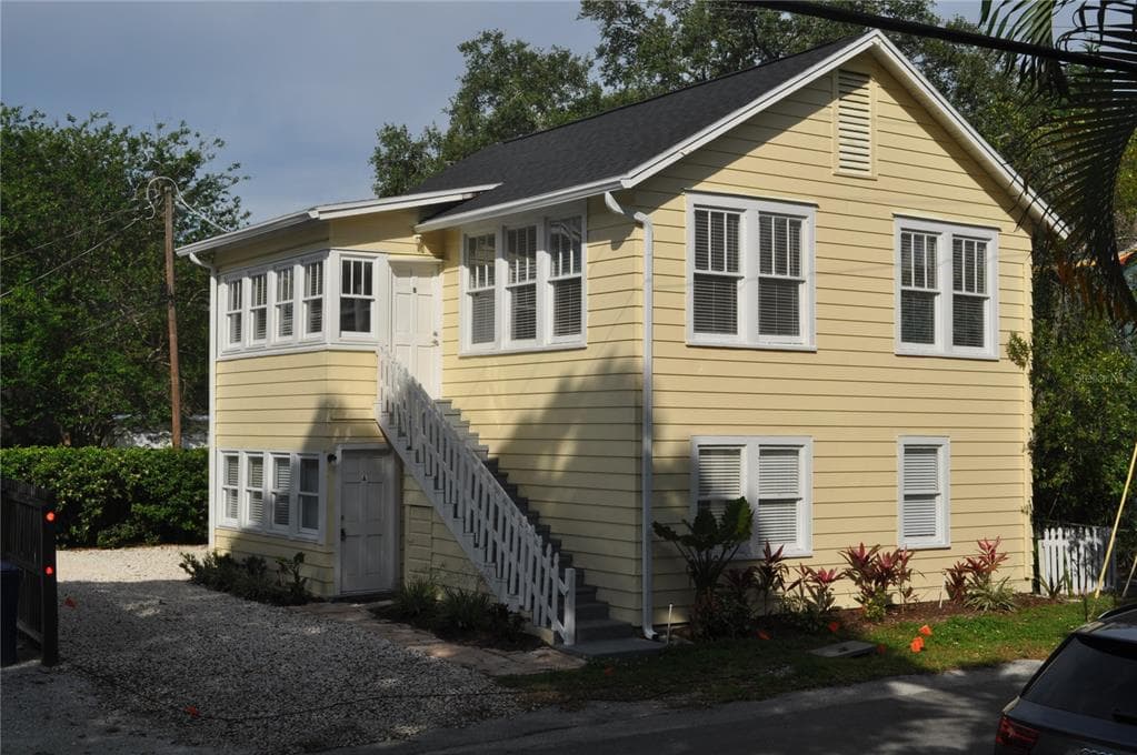 1305 S ALBANY AVENUE TAMPA, FL 33606
