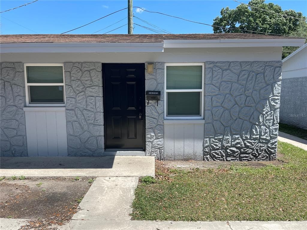 14205 HAZEL COURT TAMPA, FL 33613