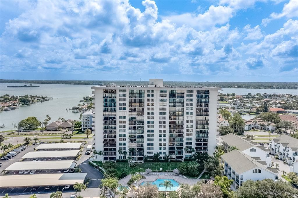 400 ISLAND WAY UNIT 405 CLEARWATER, FL 33767