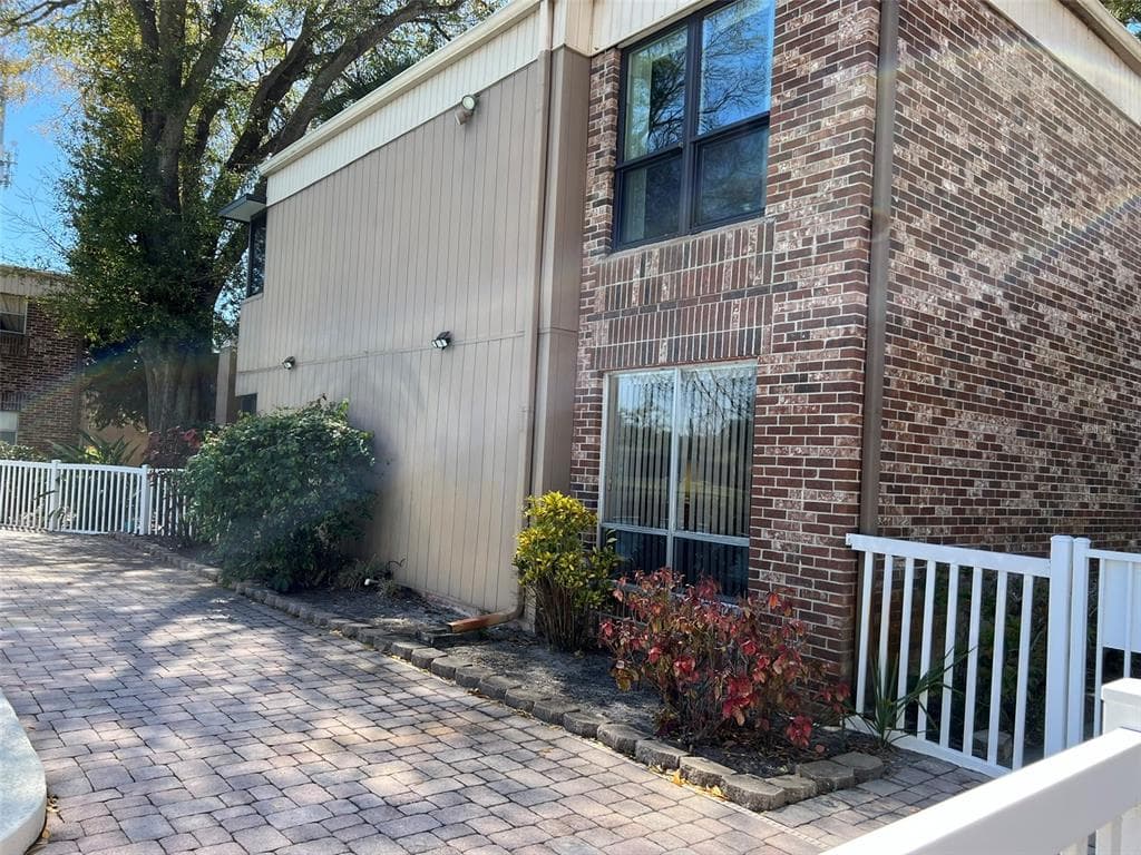 10435 CARROLLBROOK COURT UNIT 112 TAMPA, FL 33618