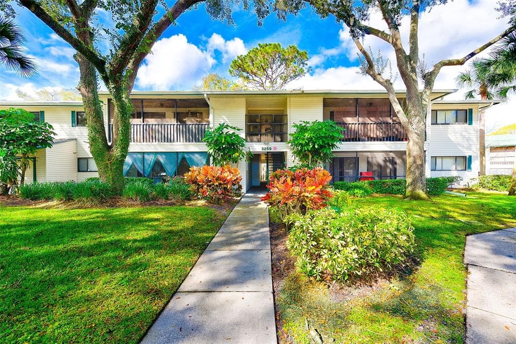 3259 FOX CHASE CIRCLE N UNIT 106 PALM HARBOR, FL 34683