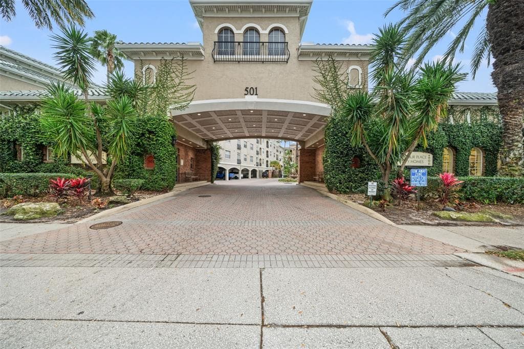 501 KNIGHTS RUN AVENUE UNIT 1318 TAMPA, FL 33602
